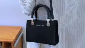 how to clean black handbag